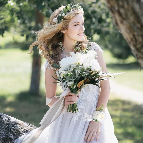 Handmade Pearl Wristlet Bands - 4 Count for Stylish Occasions & Celebrations - Picture 8 of 9